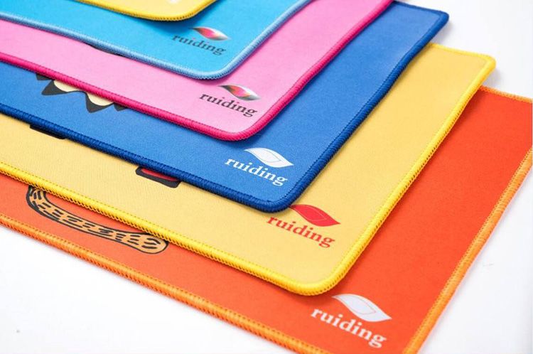 鼠標(biāo)墊定制的材質(zhì)特點(diǎn) 鼠標(biāo)墊定制